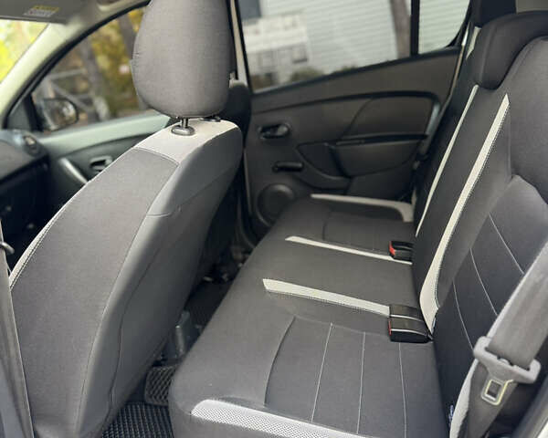 Белый Рено Сандеро, объемом двигателя 1.46 л и пробегом 75 тыс. км за 10800 $, фото 10 на Automoto.ua