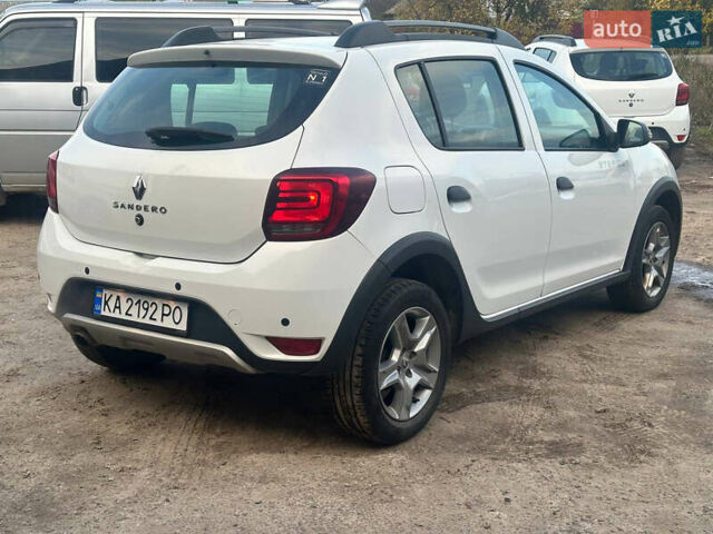 Белый Рено Сандеро, объемом двигателя 0.9 л и пробегом 101 тыс. км за 9550 $, фото 6 на Automoto.ua