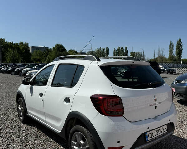 Білий Рено Сандеро, об'ємом двигуна 0.9 л та пробігом 34 тис. км за 12700 $, фото 5 на Automoto.ua