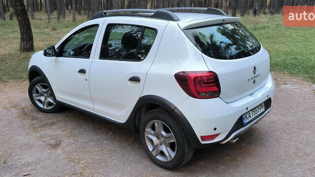 Белый Рено Сандеро, объемом двигателя 0.9 л и пробегом 52 тыс. км за 10999 $, фото 4 на Automoto.ua
