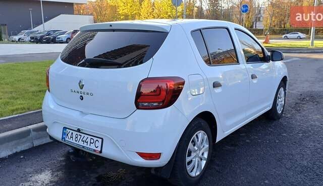 Белый Рено Сандеро, объемом двигателя 0.9 л и пробегом 45 тыс. км за 8300 $, фото 5 на Automoto.ua