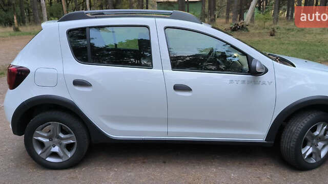 Белый Рено Сандеро, объемом двигателя 0.9 л и пробегом 52 тыс. км за 10999 $, фото 7 на Automoto.ua