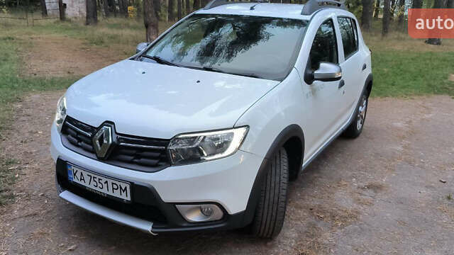 Белый Рено Сандеро, объемом двигателя 0.9 л и пробегом 52 тыс. км за 10999 $, фото 2 на Automoto.ua