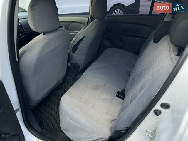 Білий Рено Сандеро, об'ємом двигуна 0.9 л та пробігом 56 тис. км за 8500 $, фото 8 на Automoto.ua