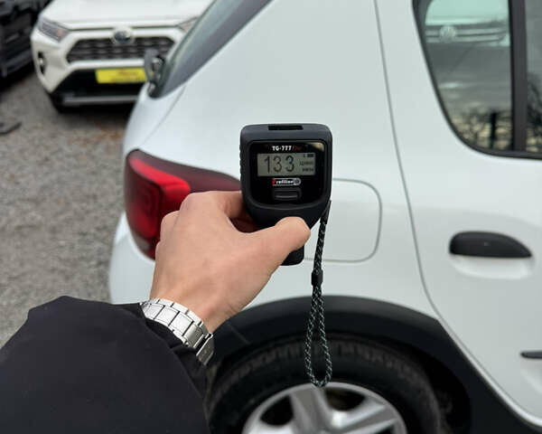 Белый Рено Сандеро, объемом двигателя 0.9 л и пробегом 65 тыс. км за 10000 $, фото 23 на Automoto.ua