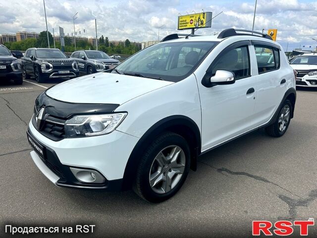 Белый Рено Сандеро, объемом двигателя 1.5 л и пробегом 34 тыс. км за 12500 $, фото 2 на Automoto.ua
