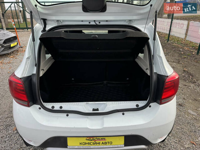 Белый Рено Сандеро, объемом двигателя 0.9 л и пробегом 65 тыс. км за 10000 $, фото 6 на Automoto.ua