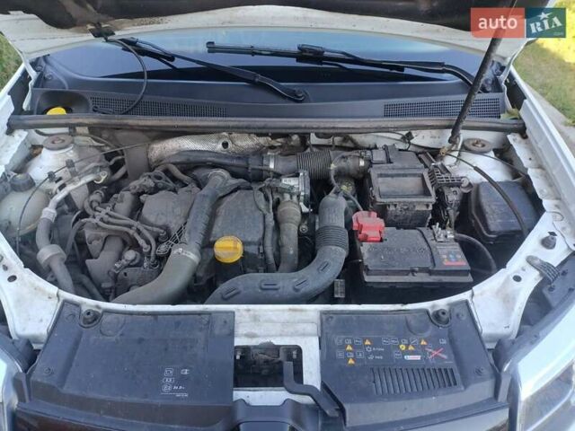 Белый Рено Сандеро, объемом двигателя 1.46 л и пробегом 132 тыс. км за 10500 $, фото 5 на Automoto.ua