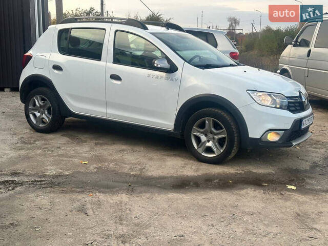 Белый Рено Сандеро, объемом двигателя 0.9 л и пробегом 101 тыс. км за 9550 $, фото 1 на Automoto.ua