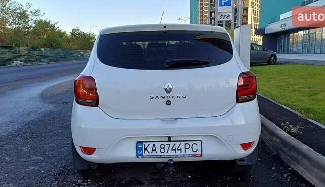 Белый Рено Сандеро, объемом двигателя 0.9 л и пробегом 45 тыс. км за 8300 $, фото 7 на Automoto.ua
