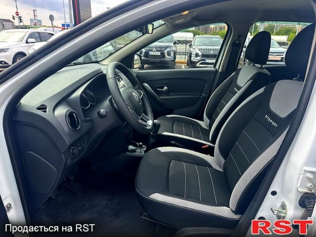 Белый Рено Сандеро, объемом двигателя 1.5 л и пробегом 34 тыс. км за 12500 $, фото 8 на Automoto.ua