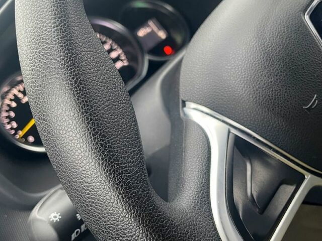 Белый Рено Сандеро, объемом двигателя 1.5 л и пробегом 37 тыс. км за 13500 $, фото 10 на Automoto.ua