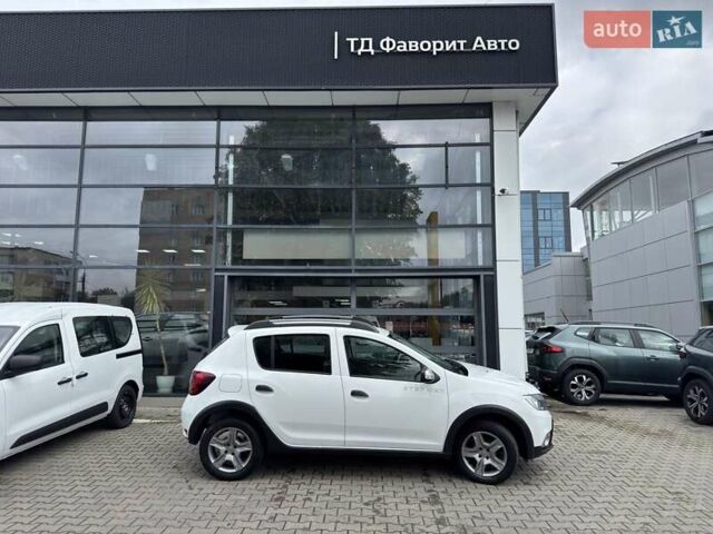Белый Рено Сандеро, объемом двигателя 0.9 л и пробегом 68 тыс. км за 9400 $, фото 2 на Automoto.ua