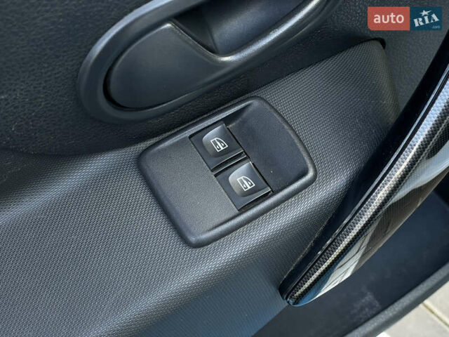 Білий Рено Сандеро, об'ємом двигуна 0.9 л та пробігом 56 тис. км за 8500 $, фото 17 на Automoto.ua