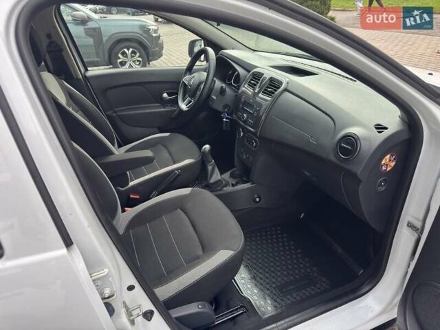 Белый Рено Сандеро, объемом двигателя 0.9 л и пробегом 68 тыс. км за 9400 $, фото 8 на Automoto.ua