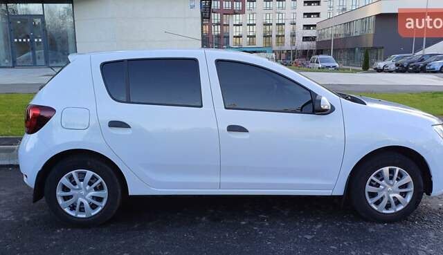 Белый Рено Сандеро, объемом двигателя 0.9 л и пробегом 45 тыс. км за 8300 $, фото 4 на Automoto.ua