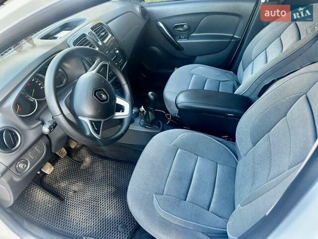 Білий Рено Сандеро, об'ємом двигуна 0.9 л та пробігом 53 тис. км за 9600 $, фото 5 на Automoto.ua