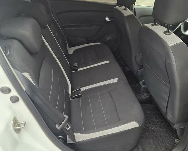 Білий Рено Сандеро, об'ємом двигуна 1.46 л та пробігом 75 тис. км за 13200 $, фото 4 на Automoto.ua