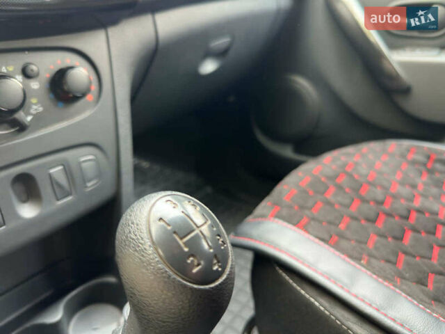 Рено Сандеро 2021 в Запорожье на Automoto.ua Белый Рено Сандеро, объемом двигателя 1 л и пробегом 99 тыс. км за 7999 $, фото 22 на Automoto.ua
