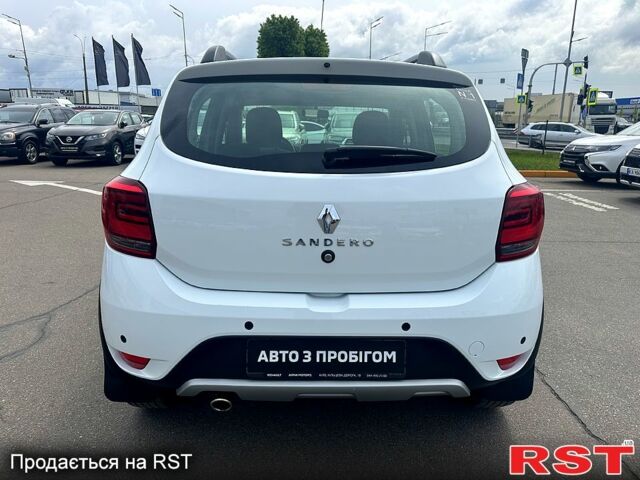 Белый Рено Сандеро, объемом двигателя 1.5 л и пробегом 34 тыс. км за 12500 $, фото 5 на Automoto.ua