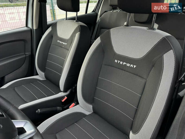 Белый Рено Сандеро, объемом двигателя 0.9 л и пробегом 65 тыс. км за 10000 $, фото 9 на Automoto.ua