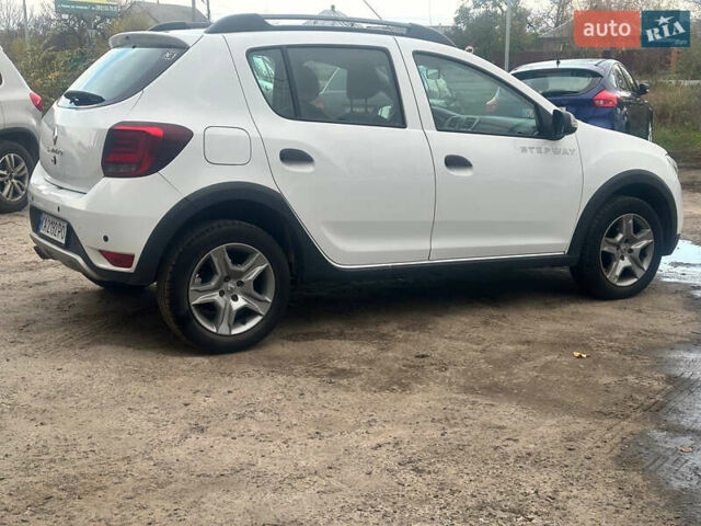 Белый Рено Сандеро, объемом двигателя 0.9 л и пробегом 101 тыс. км за 9550 $, фото 3 на Automoto.ua