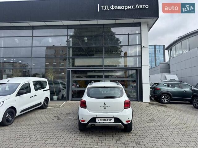 Белый Рено Сандеро, объемом двигателя 0.9 л и пробегом 68 тыс. км за 9400 $, фото 4 на Automoto.ua