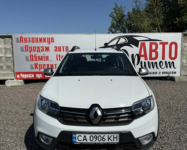 Білий Рено Сандеро, об'ємом двигуна 0.9 л та пробігом 34 тис. км за 12700 $, фото 2 на Automoto.ua