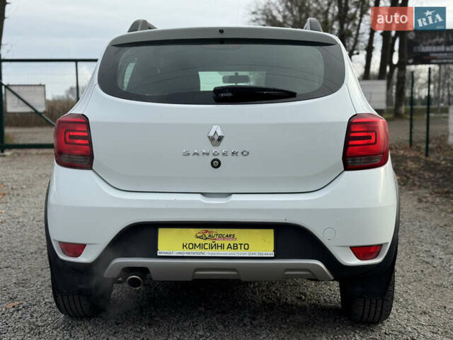 Белый Рено Сандеро, объемом двигателя 0.9 л и пробегом 65 тыс. км за 10000 $, фото 5 на Automoto.ua