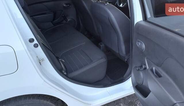 Белый Рено Сандеро, объемом двигателя 0.9 л и пробегом 45 тыс. км за 8300 $, фото 13 на Automoto.ua