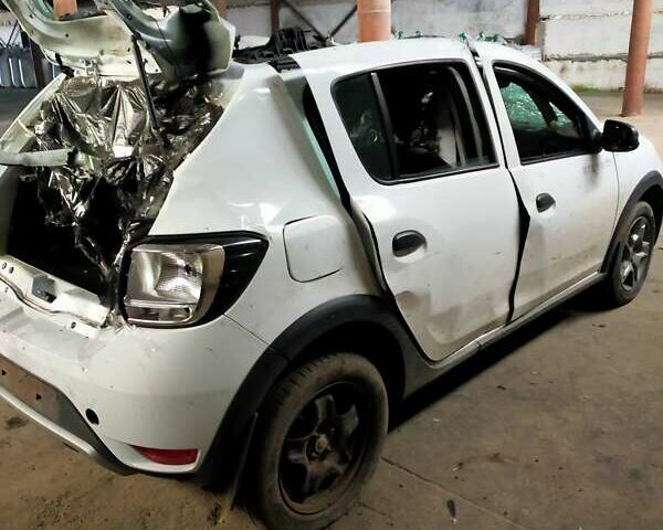 Белый Рено Сандеро, объемом двигателя 1.46 л и пробегом 50 тыс. км за 5000 $, фото 2 на Automoto.ua