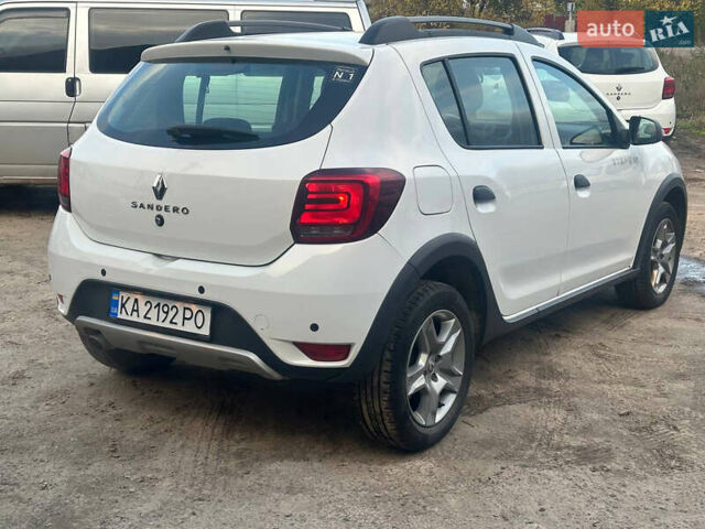 Белый Рено Сандеро, объемом двигателя 0.9 л и пробегом 101 тыс. км за 9550 $, фото 2 на Automoto.ua