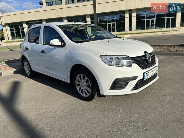 Белый Рено Сандеро, объемом двигателя 1 л и пробегом 131 тыс. км за 9800 $, фото 5 на Automoto.ua
