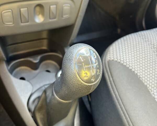 Белый Рено Сандеро, объемом двигателя 1 л и пробегом 131 тыс. км за 9800 $, фото 19 на Automoto.ua