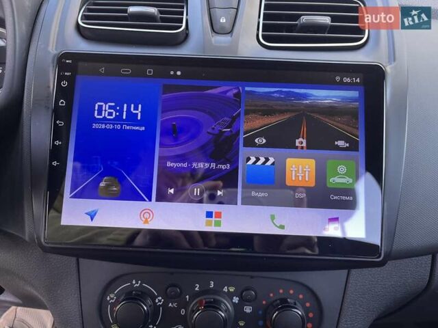 Белый Рено Сандеро, объемом двигателя 1 л и пробегом 131 тыс. км за 9800 $, фото 28 на Automoto.ua