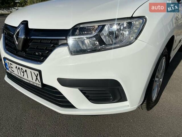 Белый Рено Сандеро, объемом двигателя 1 л и пробегом 131 тыс. км за 9800 $, фото 6 на Automoto.ua