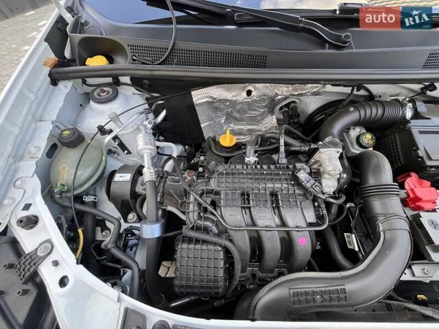 Белый Рено Сандеро, объемом двигателя 1 л и пробегом 131 тыс. км за 9800 $, фото 38 на Automoto.ua