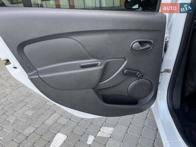 Белый Рено Сандеро, объемом двигателя 1 л и пробегом 131 тыс. км за 9800 $, фото 23 на Automoto.ua