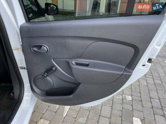 Белый Рено Сандеро, объемом двигателя 1 л и пробегом 131 тыс. км за 9800 $, фото 22 на Automoto.ua