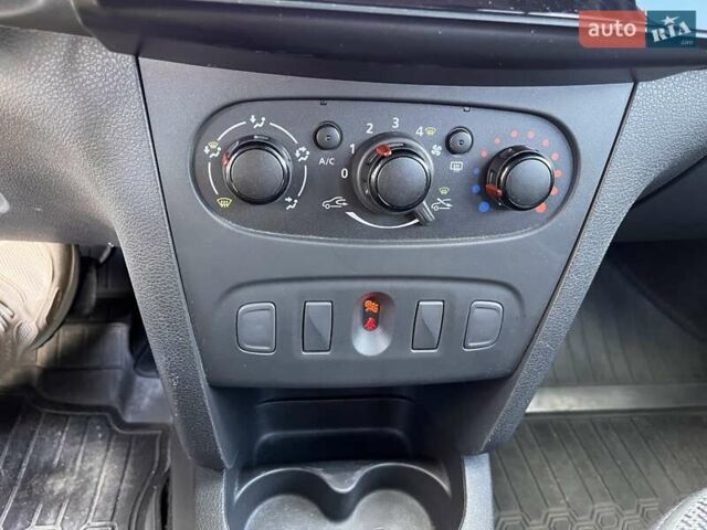 Белый Рено Сандеро, объемом двигателя 1 л и пробегом 131 тыс. км за 9800 $, фото 33 на Automoto.ua