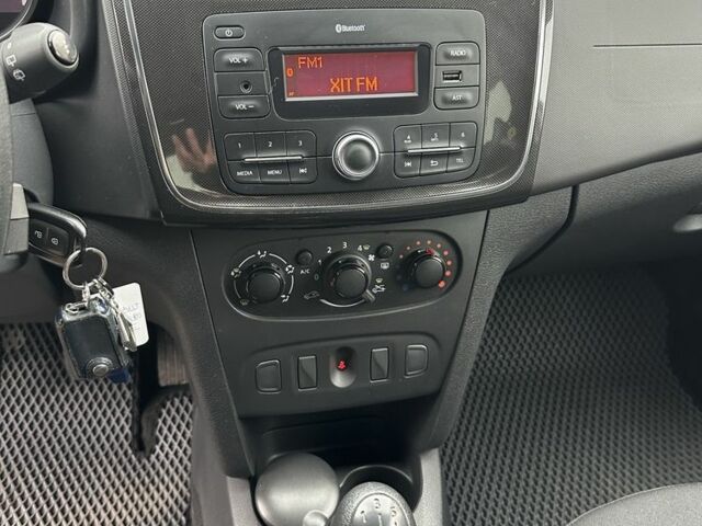 Белый Рено Сандеро, объемом двигателя 1 л и пробегом 51 тыс. км за 8000 $, фото 12 на Automoto.ua