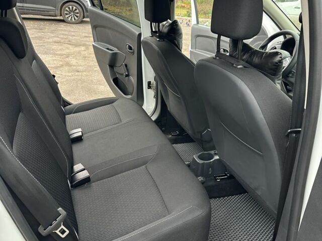 Белый Рено Сандеро, объемом двигателя 1 л и пробегом 51 тыс. км за 8000 $, фото 14 на Automoto.ua