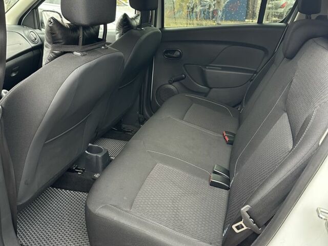 Белый Рено Сандеро, объемом двигателя 1 л и пробегом 51 тыс. км за 8000 $, фото 9 на Automoto.ua