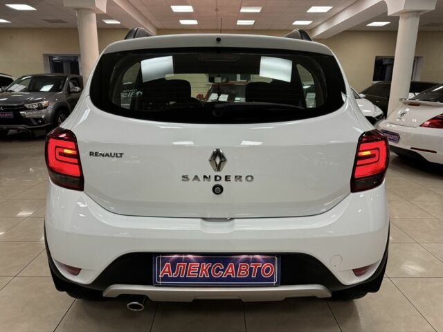 Белый Рено Сандеро, объемом двигателя 1.5 л и пробегом 136 тыс. км за 11000 $, фото 6 на Automoto.ua