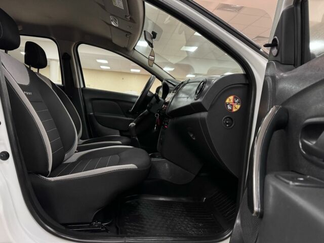 Белый Рено Сандеро, объемом двигателя 1.5 л и пробегом 136 тыс. км за 11000 $, фото 9 на Automoto.ua