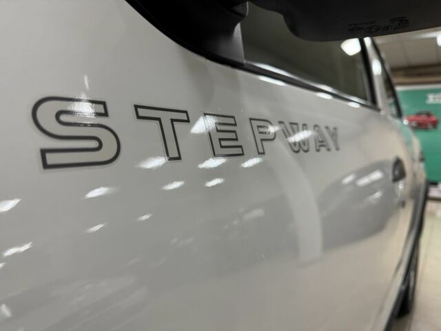 Белый Рено Сандеро, объемом двигателя 1.5 л и пробегом 136 тыс. км за 11000 $, фото 3 на Automoto.ua