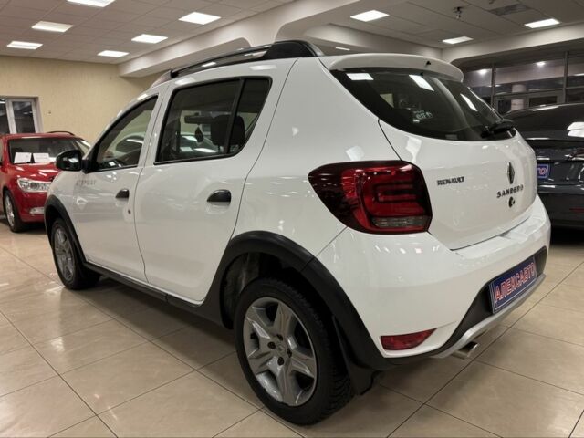 Белый Рено Сандеро, объемом двигателя 1.5 л и пробегом 136 тыс. км за 11000 $, фото 4 на Automoto.ua