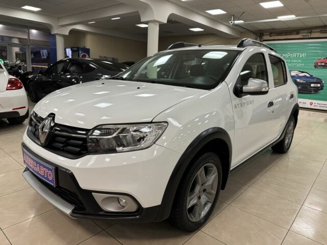 Белый Рено Сандеро, объемом двигателя 1.5 л и пробегом 136 тыс. км за 11000 $, фото 2 на Automoto.ua