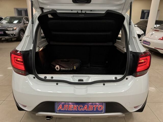 Белый Рено Сандеро, объемом двигателя 1.5 л и пробегом 136 тыс. км за 11000 $, фото 7 на Automoto.ua