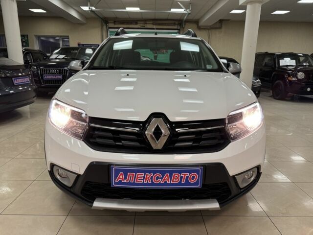 Белый Рено Сандеро, объемом двигателя 1.5 л и пробегом 136 тыс. км за 11000 $, фото 1 на Automoto.ua